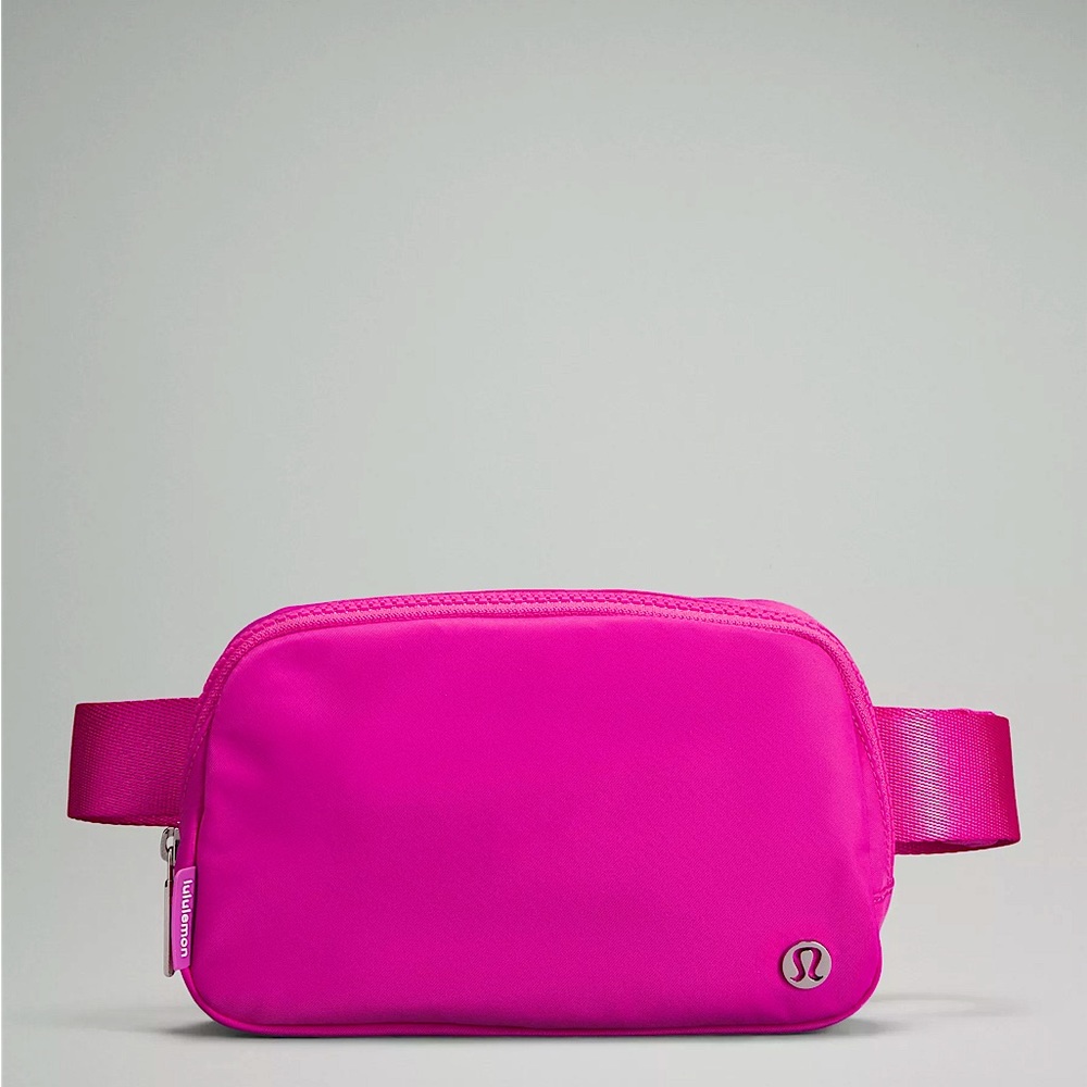 NWT Lululemon Everywhere Belt Bag in SONIC PINK!